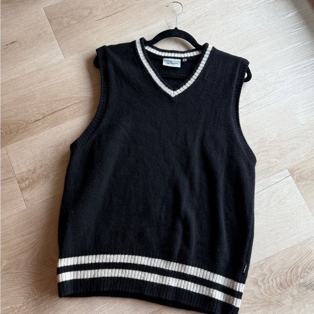 Carhartt Black and White V-Neck Sweater
